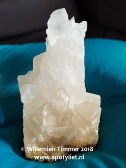 apofyliet.nl - Luxor albast kristal